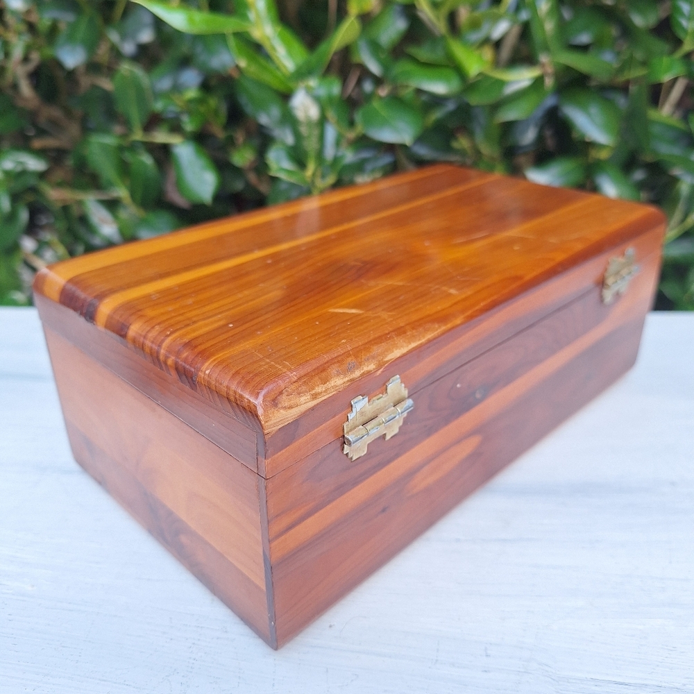 Vintage Cedar Chest Wood Box with Hinged Lid Trinket Jewelry Boxes Wooden - Picture 8 of 16